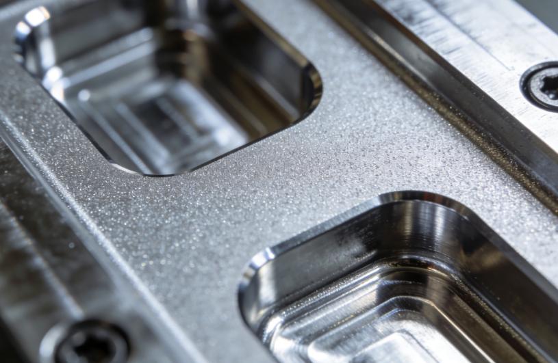 注塑模具首選鴻仁威爾