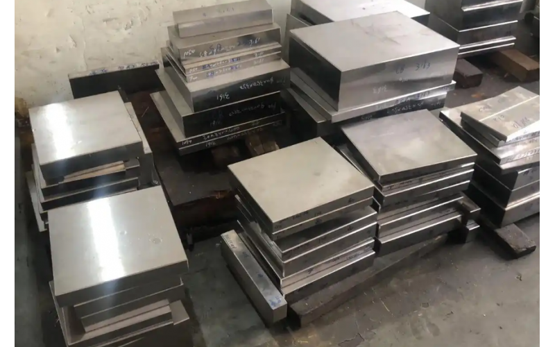 What kinds of injection mold steel are commonly used